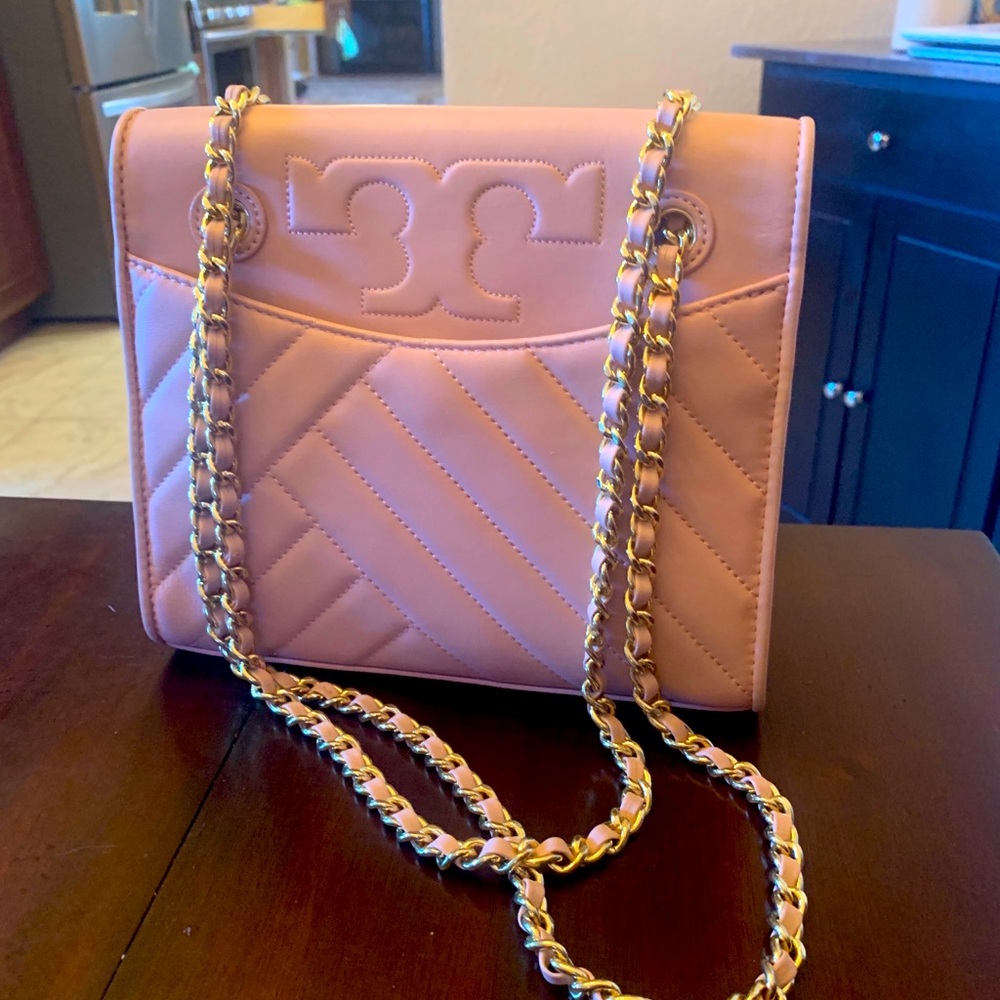 Tory purse in great condition!!!!!!